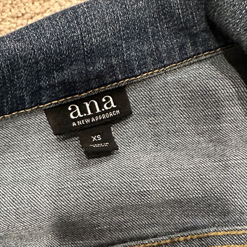 a.n.a Classic Blue Jean Jacket - Picture 2 of 4